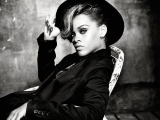 Rihanna_2012_black n white