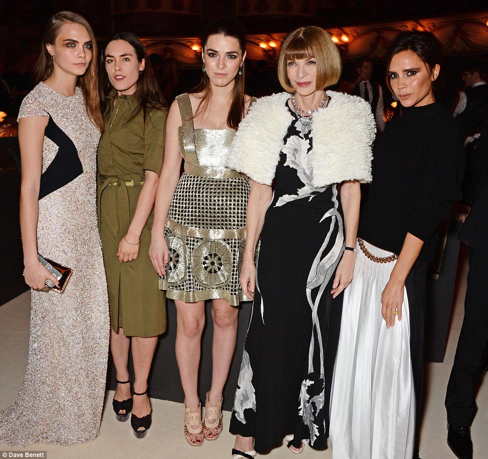 (L to R) Cara Delevingne, Tallulah Harlech, Bee Shaffer, Anna Wintour and Victoria Beckham looked gorgeous at the 2014 British Fashion Awards.


